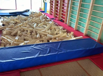 Скошенные маты 20 см на батут 5х3 м ширина мата 0,5м